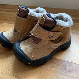 Toddler winter boots size 9